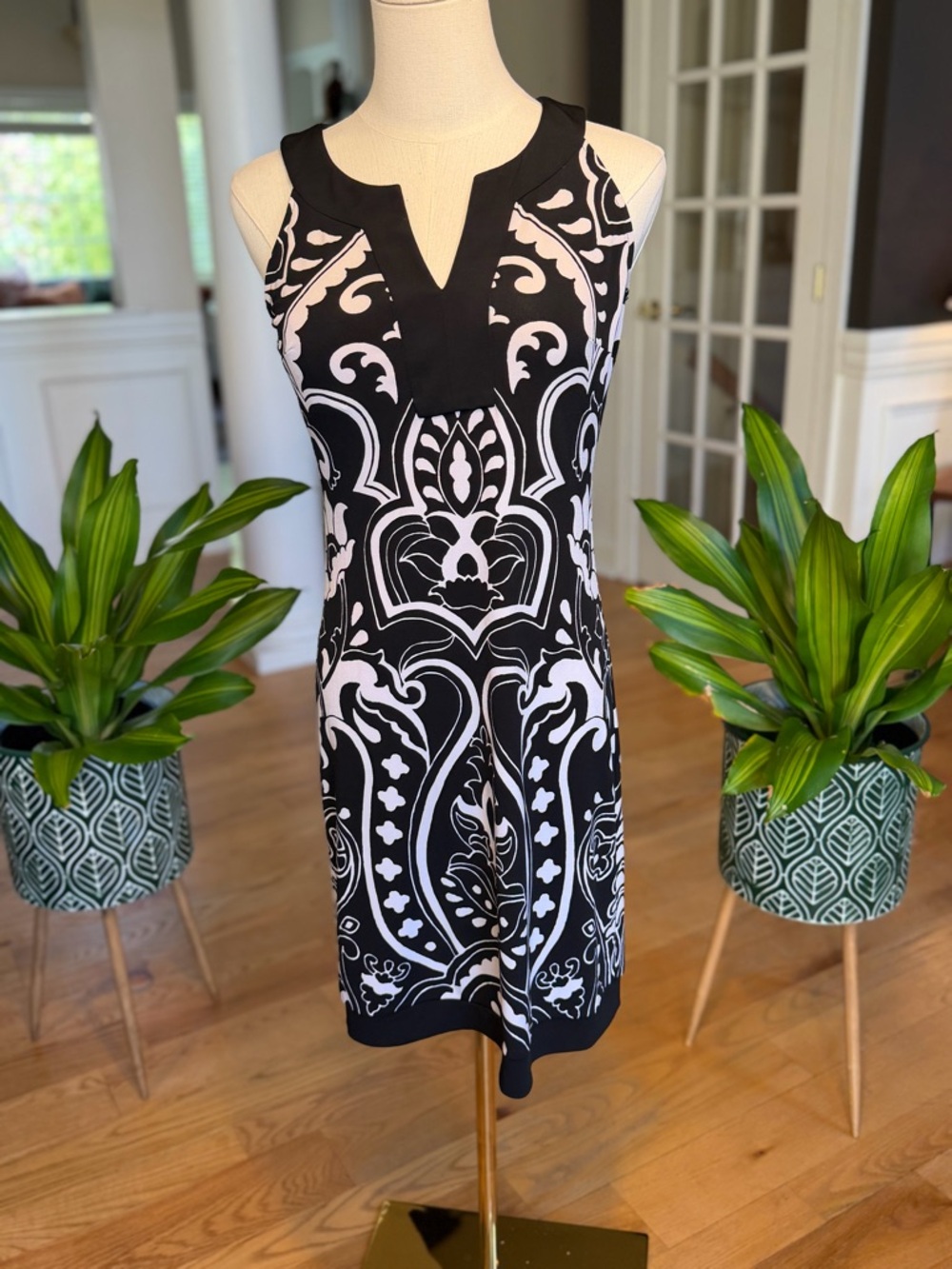 White House Black Market Classic 2010s Black/White Shift Dress XXS (GUC)